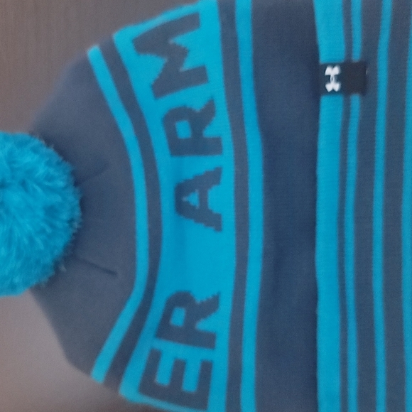 Brand new under armour womens Bennie winter hat - Picture 3 of 4
